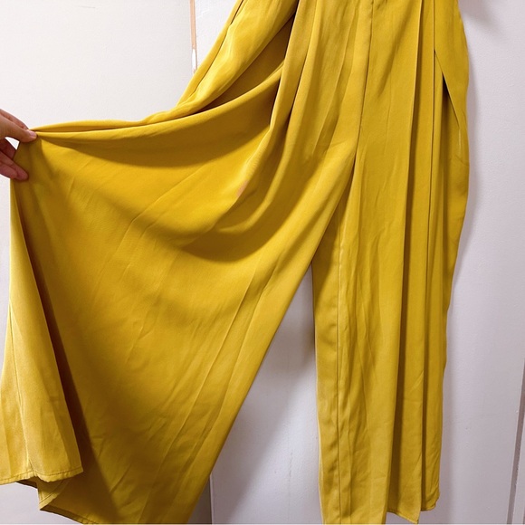Unique Vintage Off-the-Shoulder Yellow Jumpsuit - small - Picture 2 of 3